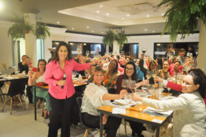 Leia mais sobre o artigo ? Imagine fazer parte de um clube exclusivo de networking (com vinho e diversão)